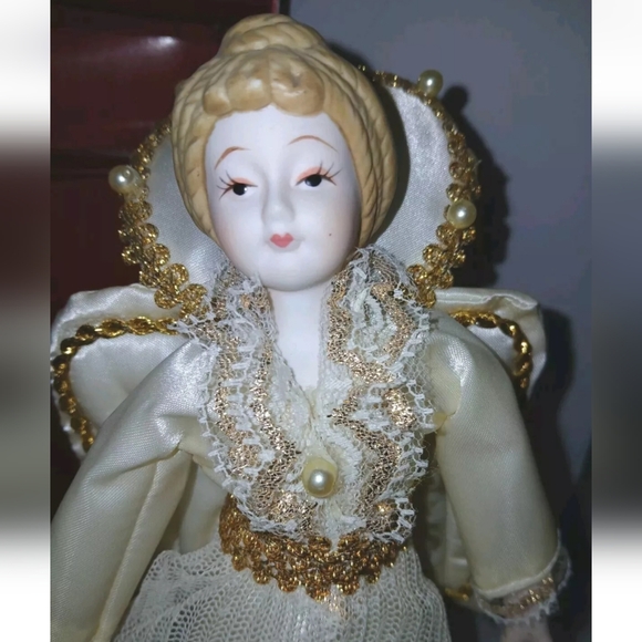 Vintage Sears Angel Tree Topper Christmas  Porcelain Head Hands Gold Trim Box - Picture 2 of 15